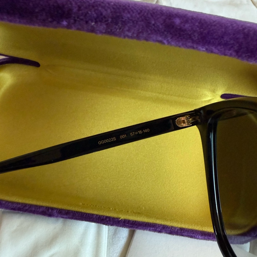 Gucci Black GG0022S Luxury Sunglasses. Like New - Picture 4 of 4